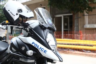 Παγκράτι: Σοκάρει η περιγραφή της 23χρονης - «Με ρίχνει πολύ βίαια στο αυτοκίνητο, πέφτω και μου σαπίζει το πόδι»